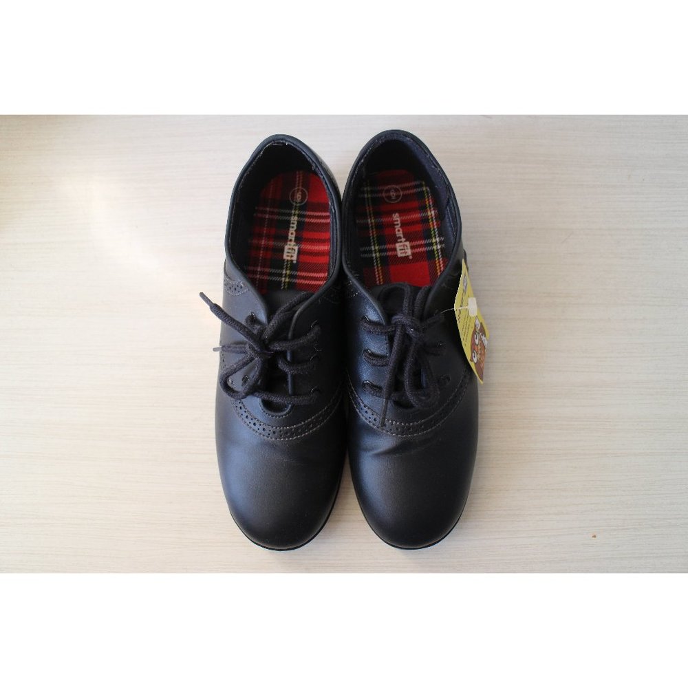 Smart Fit Black Faux Leather Shoelace up Flat Size Big Kids 6 or Women 8 38.5